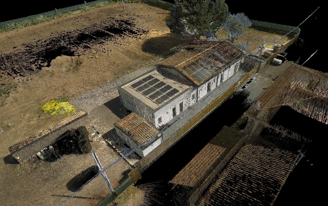 Nuvola di punti di fabbricato rurale con impianto fotovoltaico in copertura